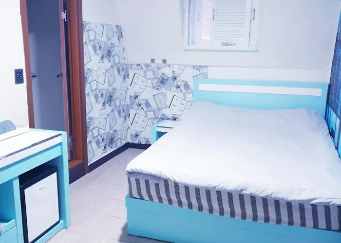 Oppaa Blue Guesthouse